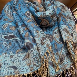 🌻 3/25 Blue two faced big Indian print scarf